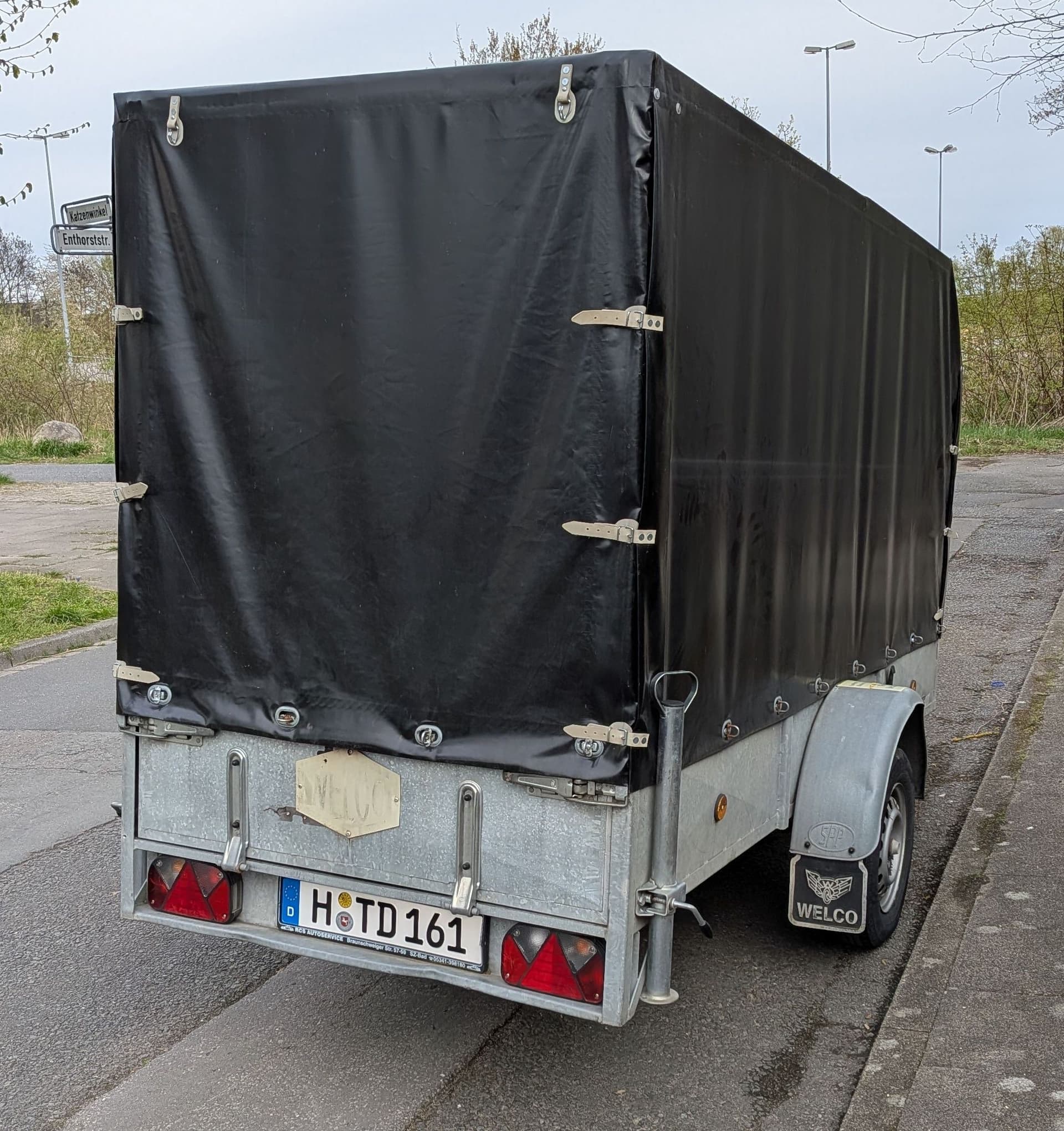 Anhänger mit Plane Bild 4