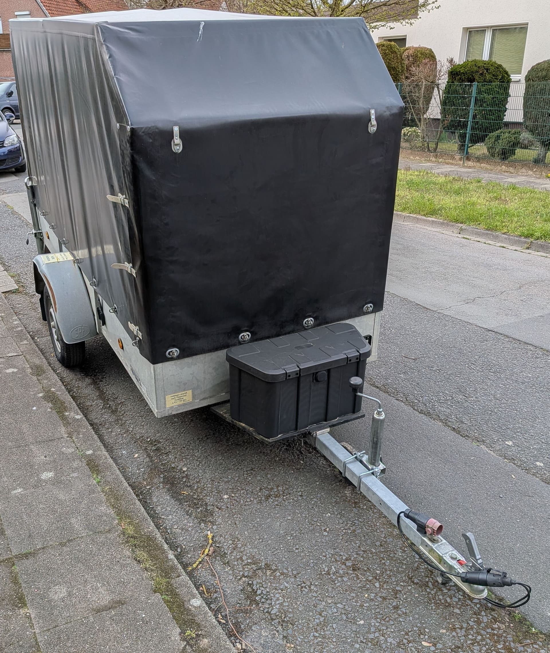 Anhänger mit Plane Bild 3