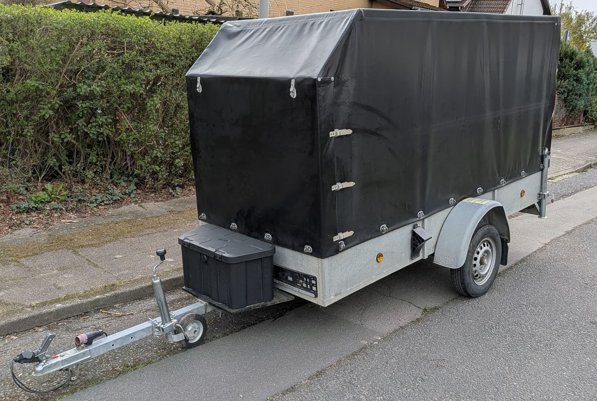 Anhänger und Maschinen zur Miete in Bemerode