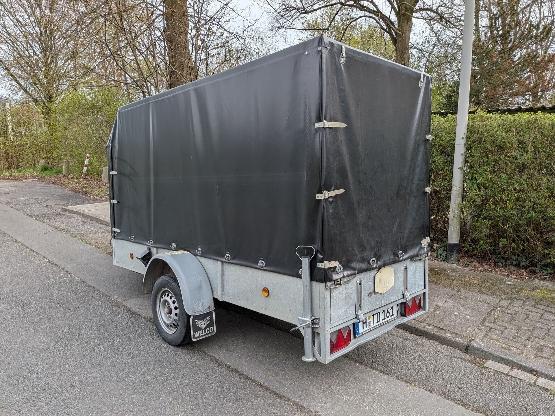 Anhänger mit Plane Bild 2